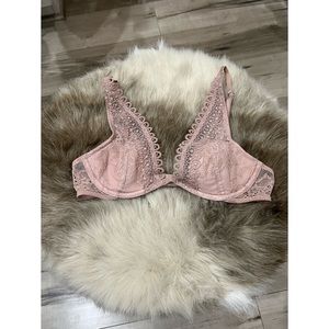 Victoria’s Secret Very Sexy unlined plunge bra